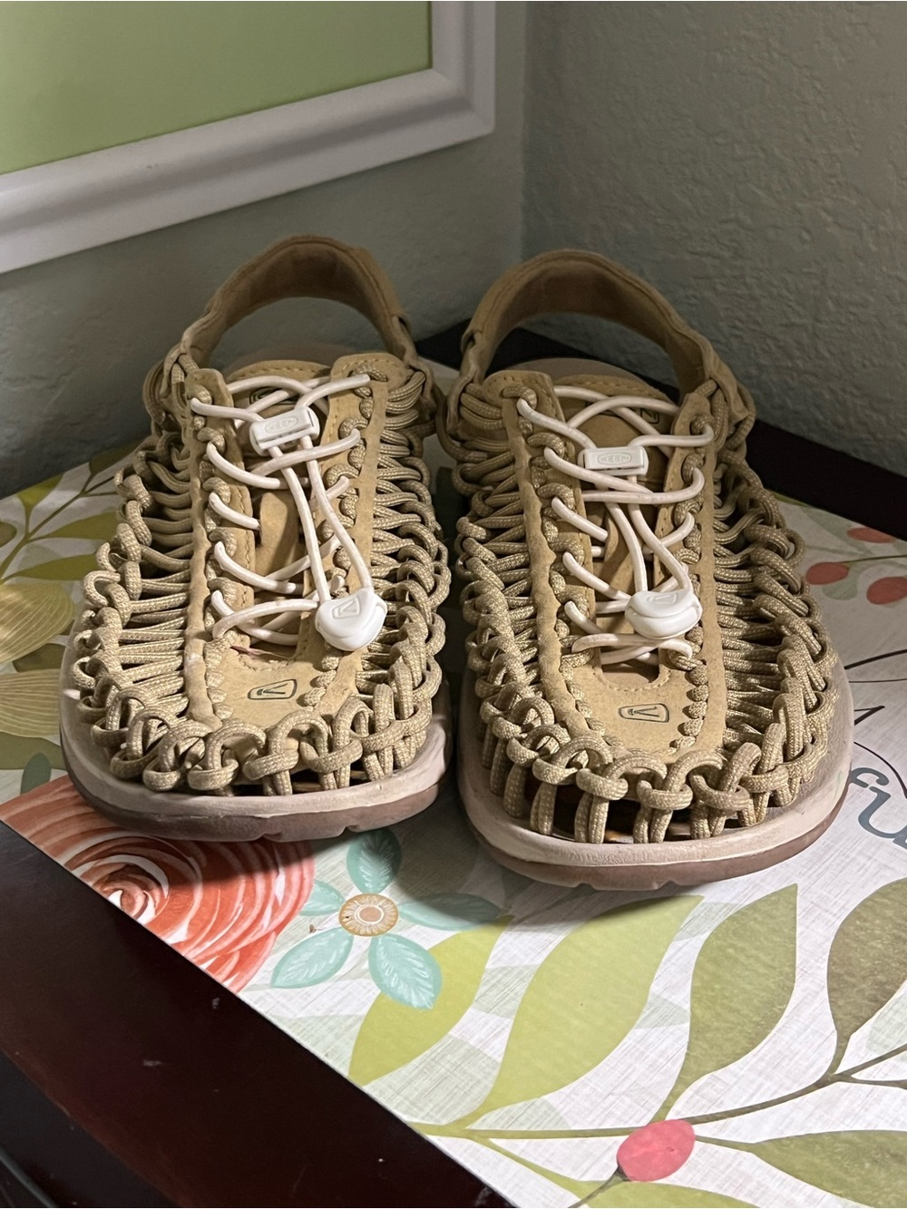 Keen UNEEK Women’s Sandals Yellow Daisies On Side - Picture 9 of 9
